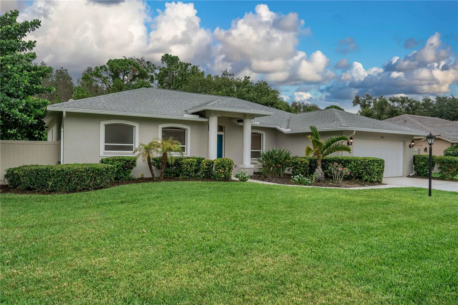 813 OAK POND DR