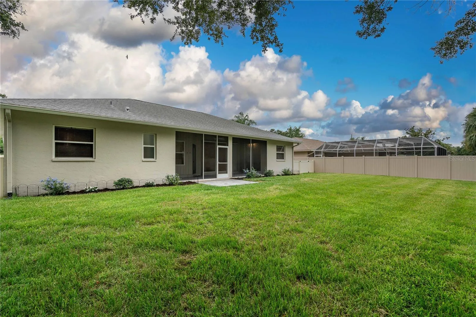 813 OAK POND DR