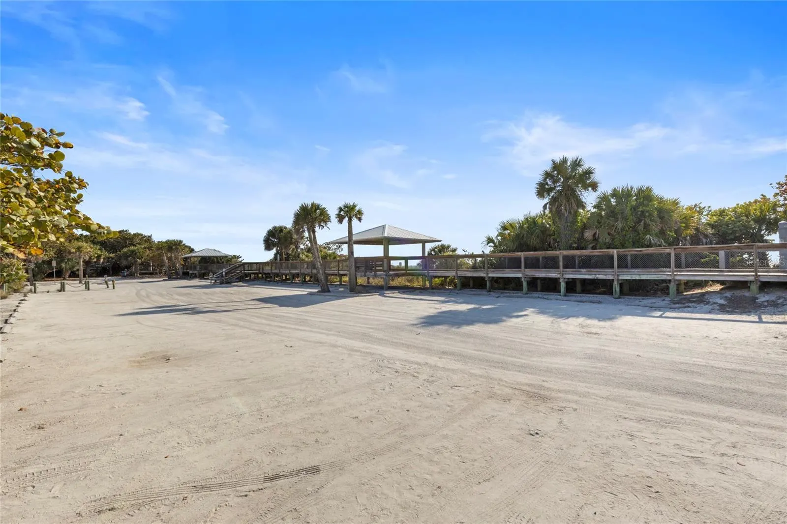 813 OAK POND DR
