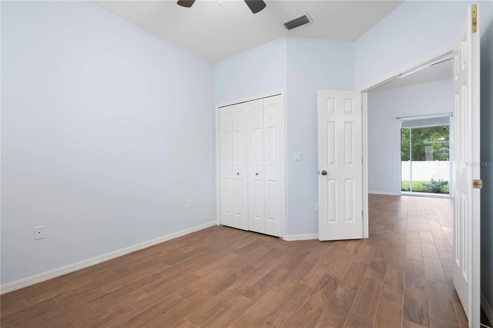 813 OAK POND DR