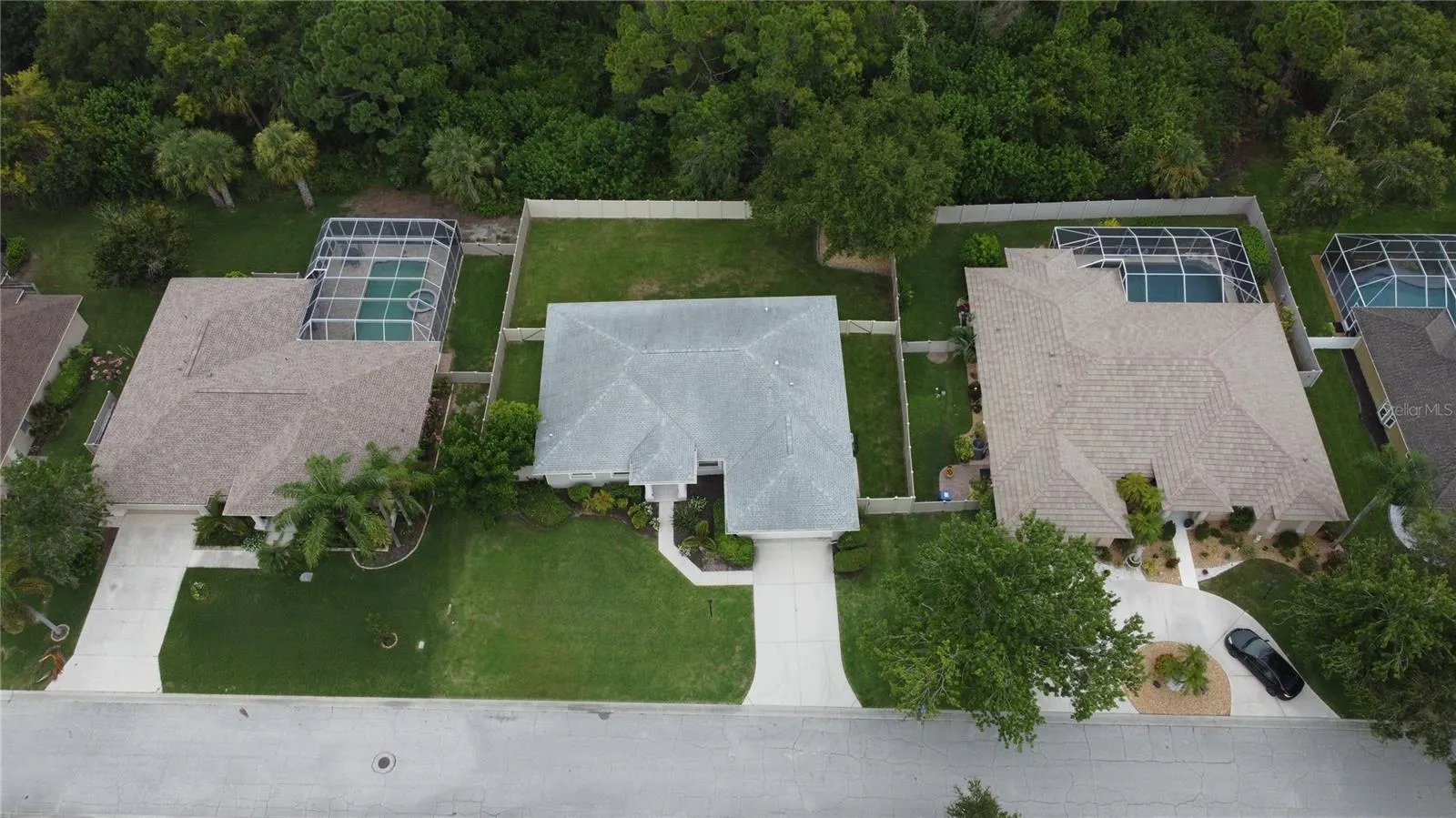 813 OAK POND DR