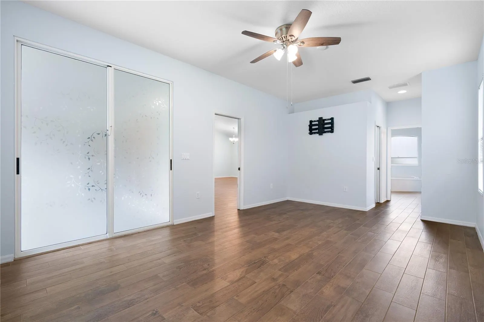 813 OAK POND DR