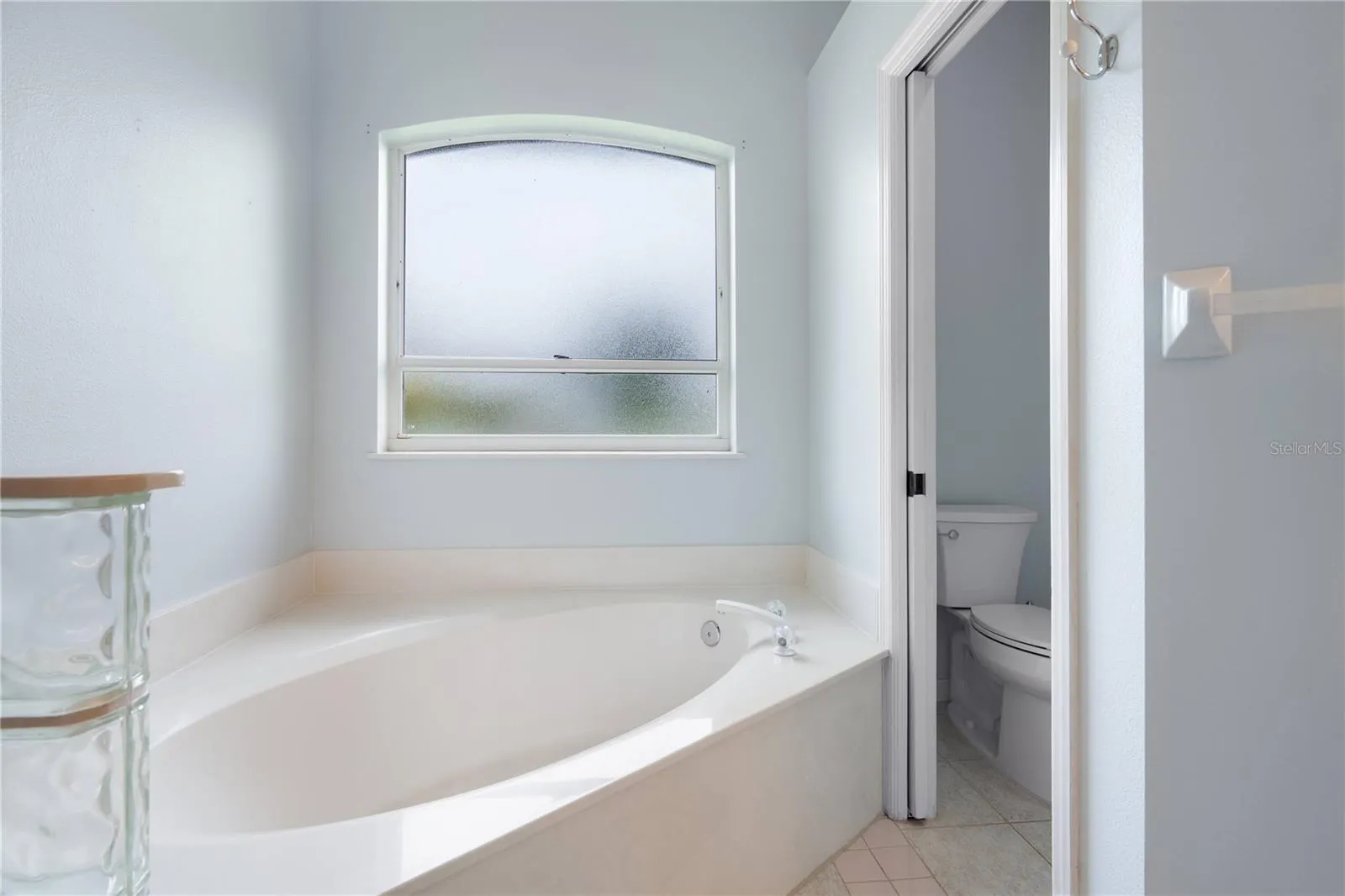 813 OAK POND DR