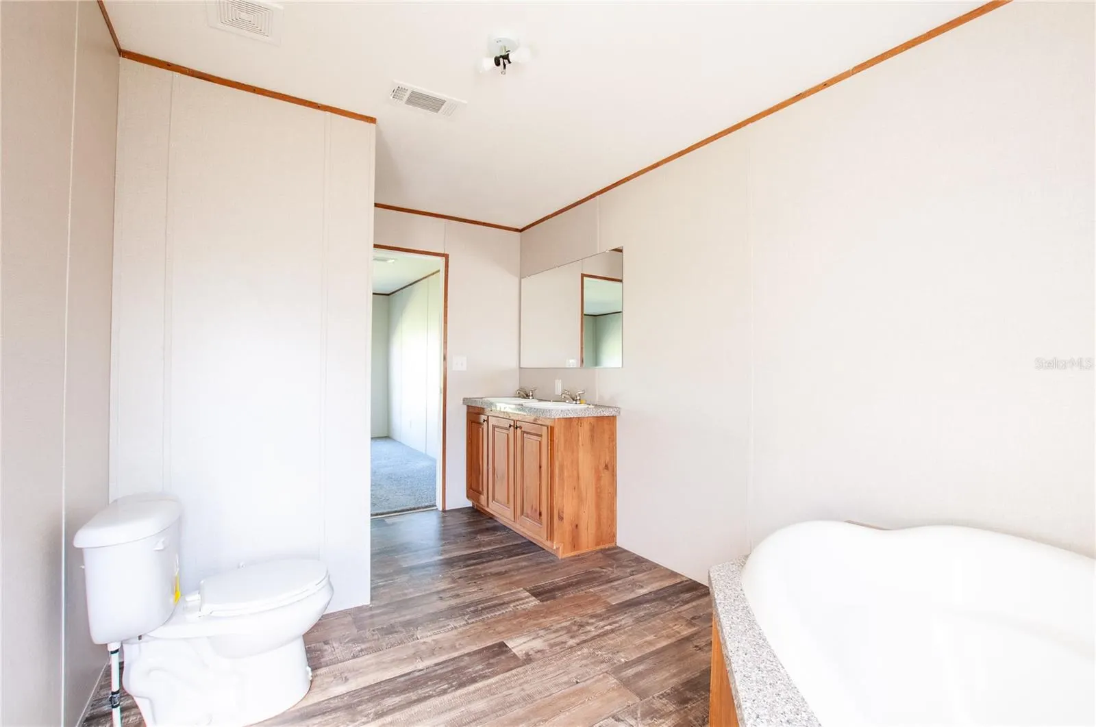 437 BRONCO DR