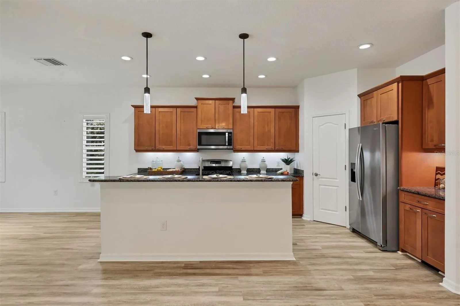 4806 LAKE BREEZE TER