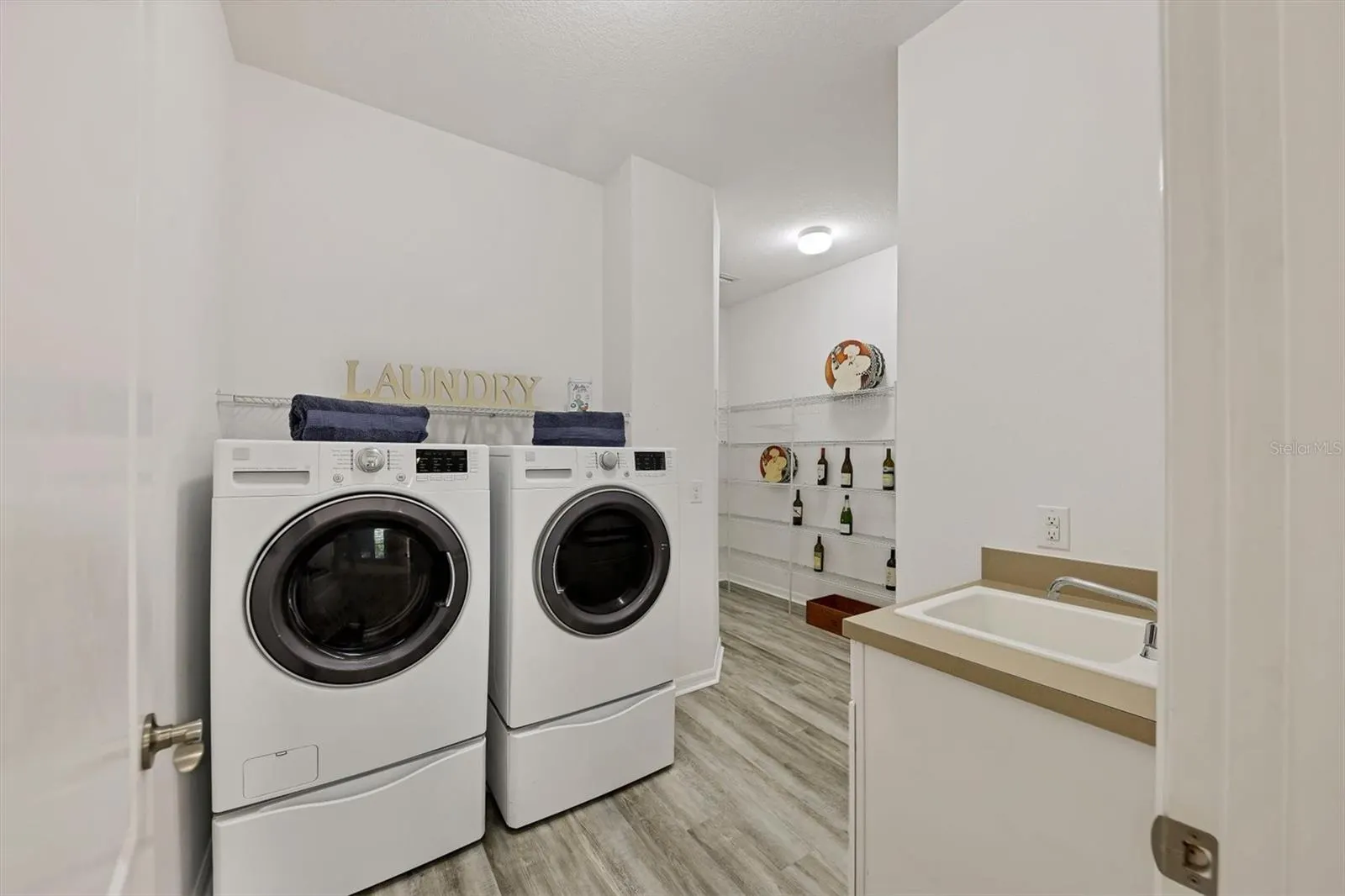 4806 LAKE BREEZE TER