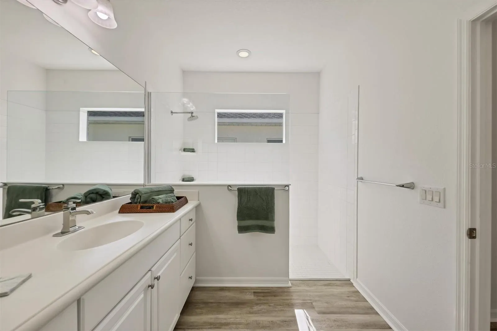 4806 LAKE BREEZE TER