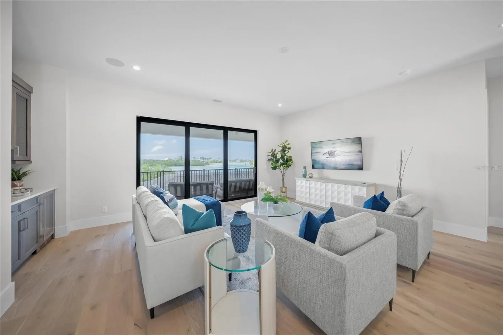 1109 BAYSHORE RD