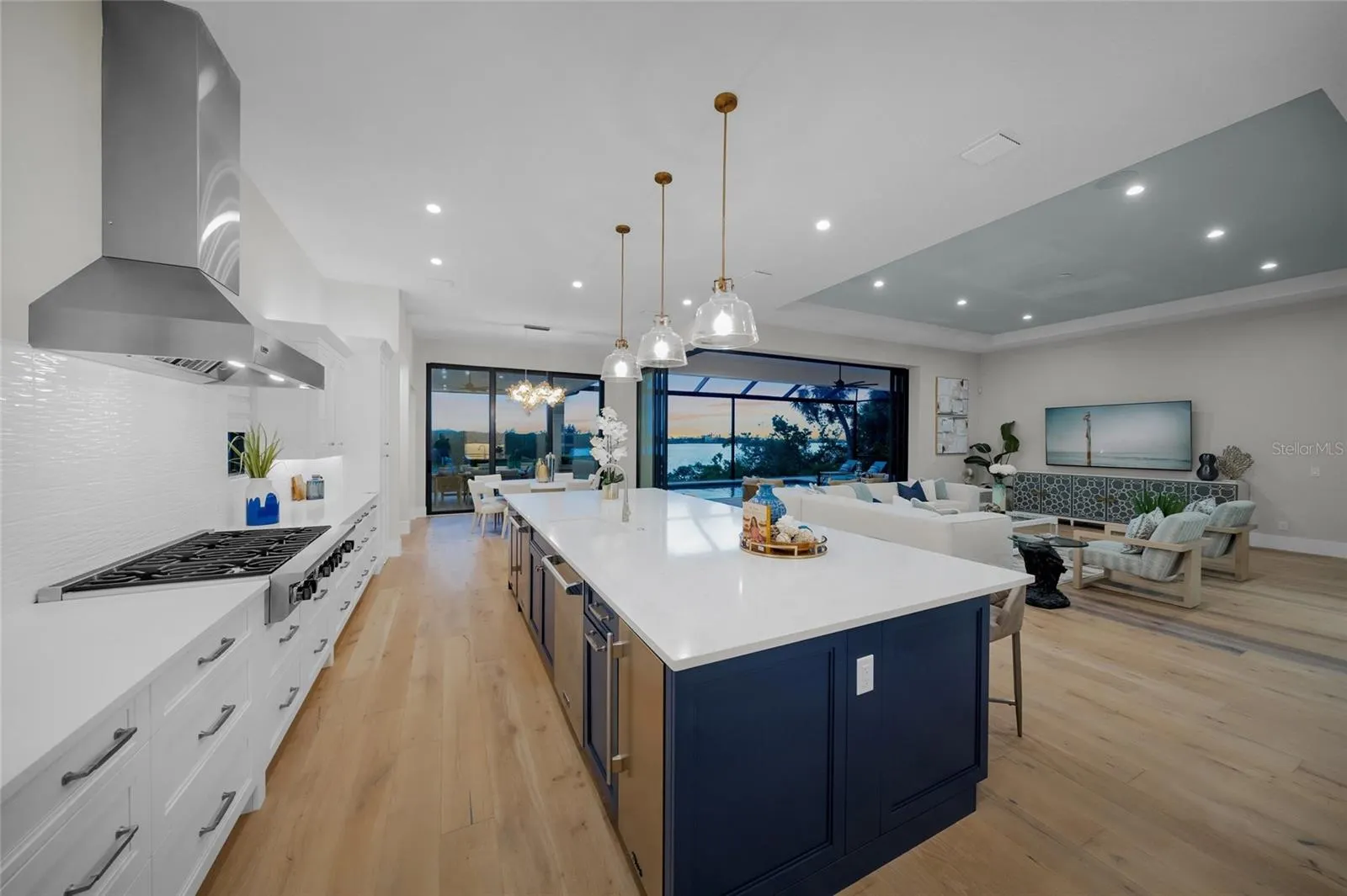1109 BAYSHORE RD
