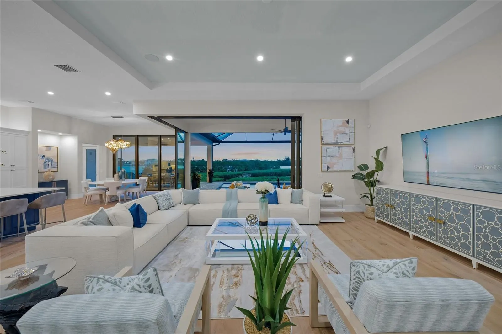 1109 BAYSHORE RD