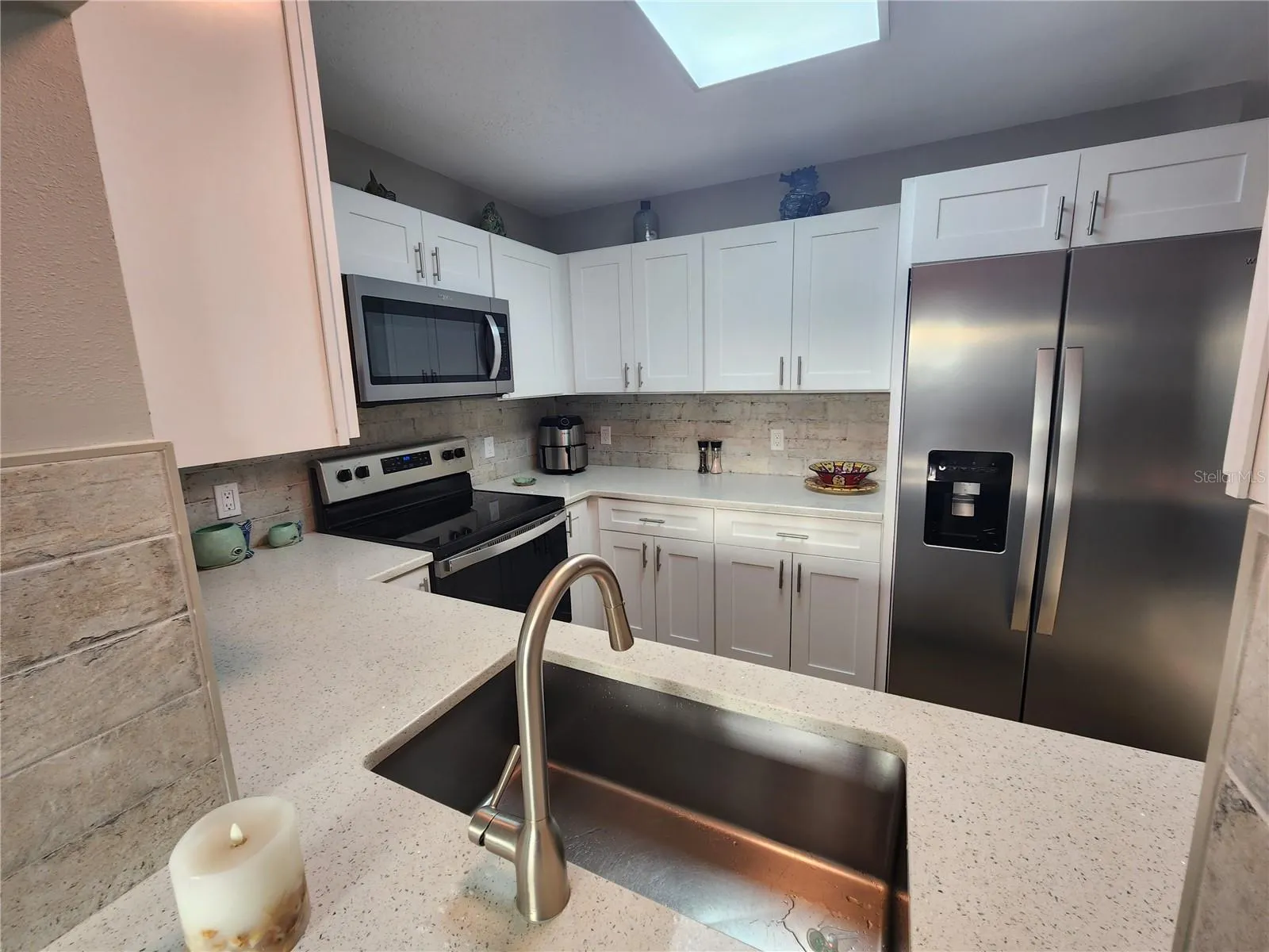1229 CORAL LN