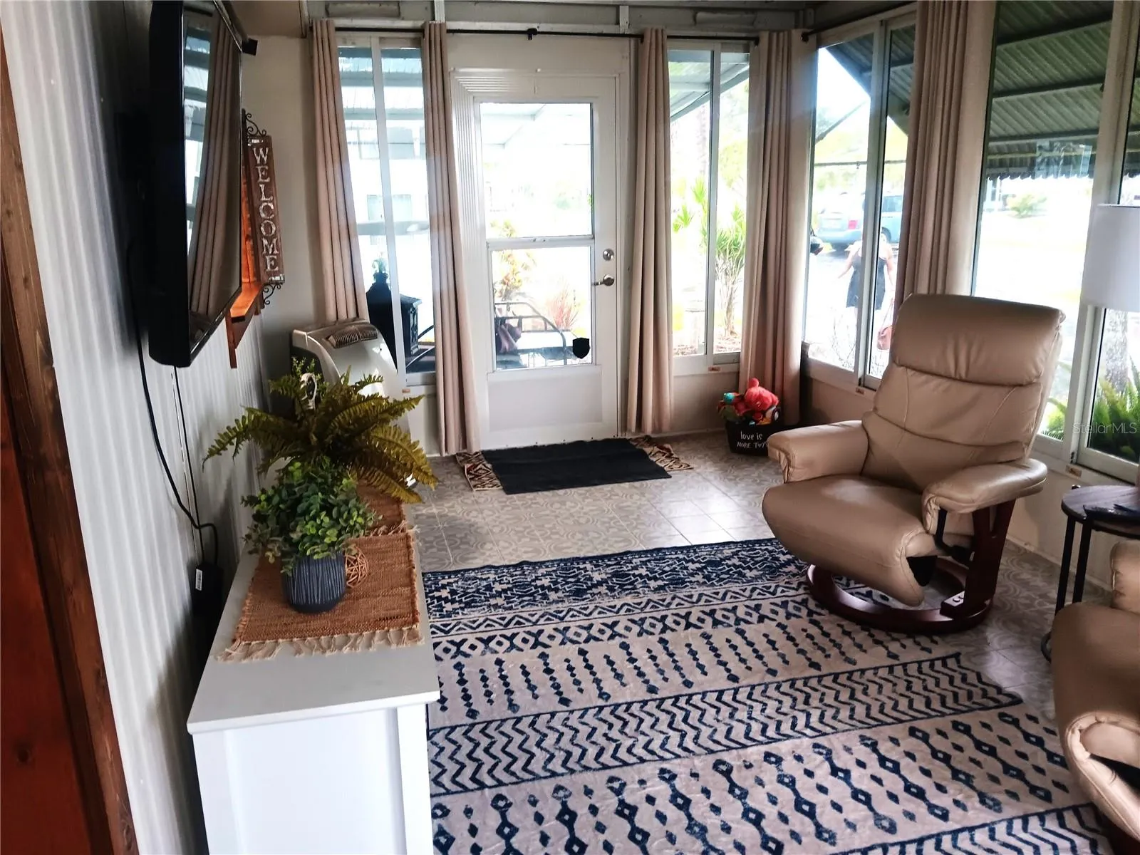 238 PALM AIR DR
