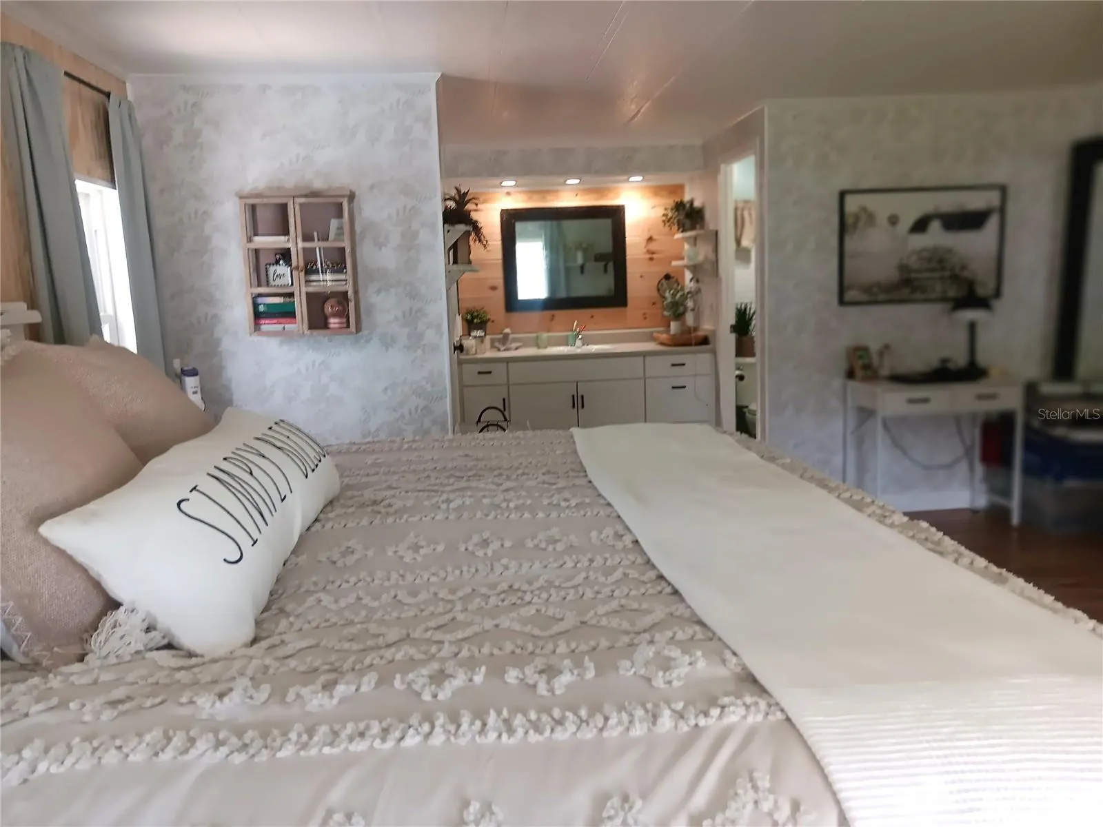 238 PALM AIR DR