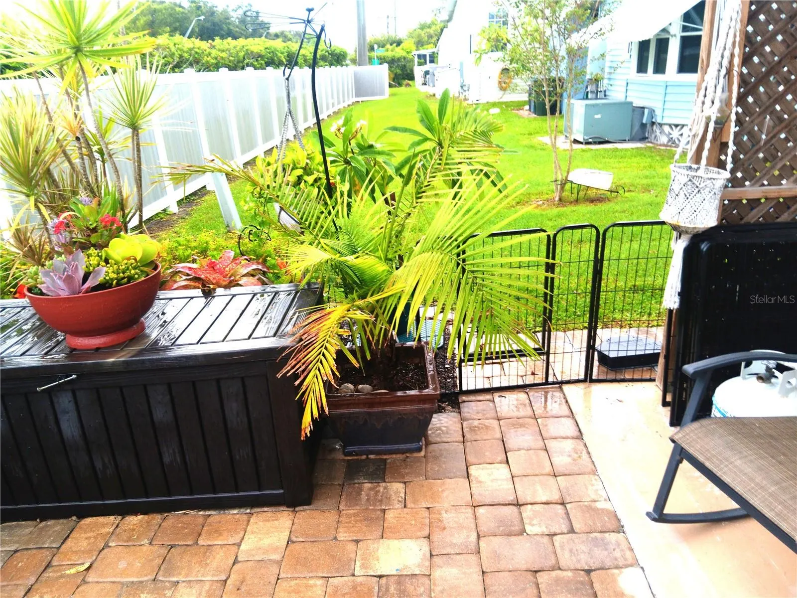 238 PALM AIR DR