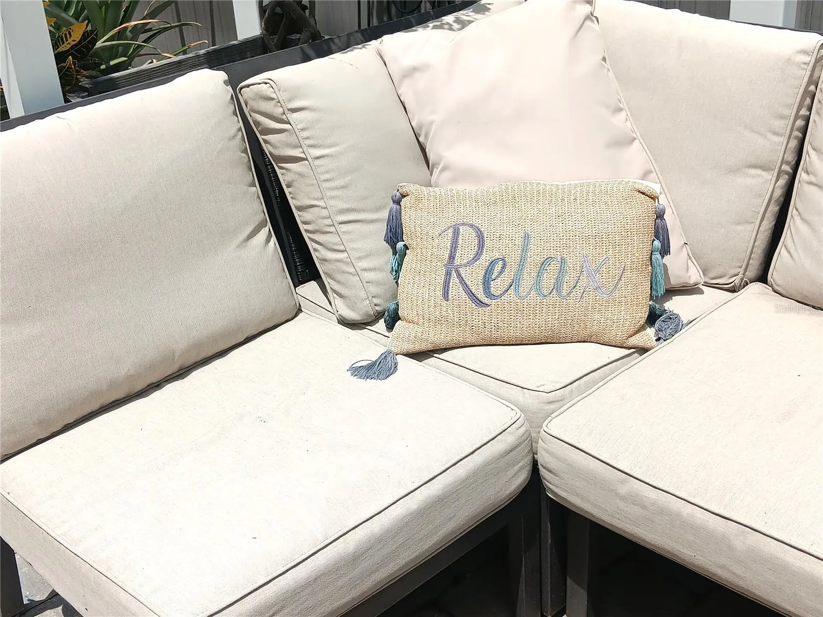 238 PALM AIR DR