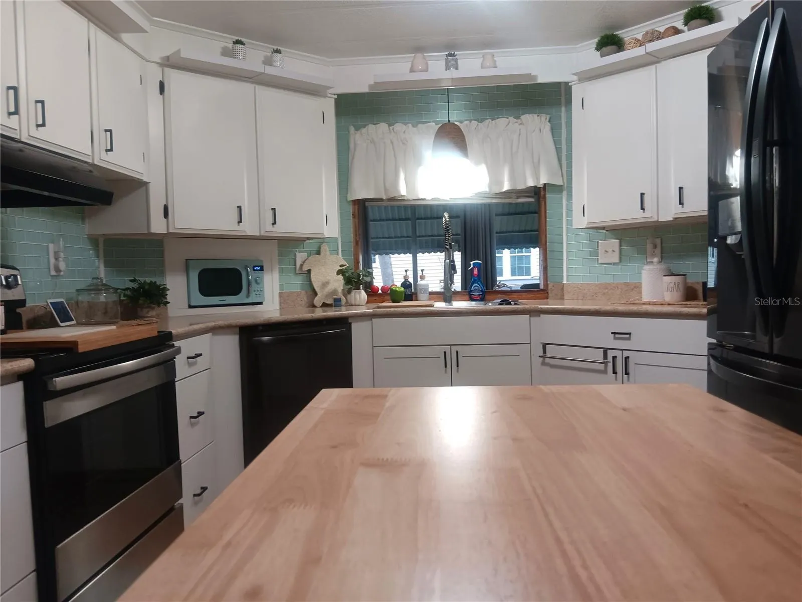 238 PALM AIR DR
