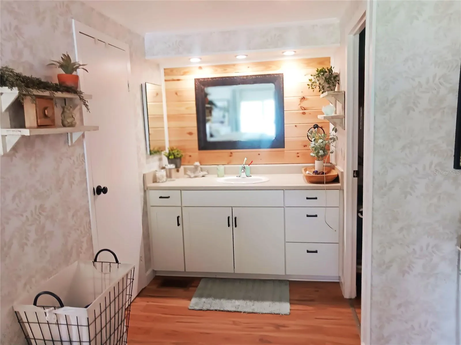 238 PALM AIR DR