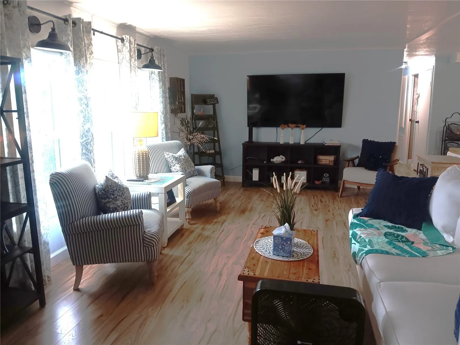 238 PALM AIR DR