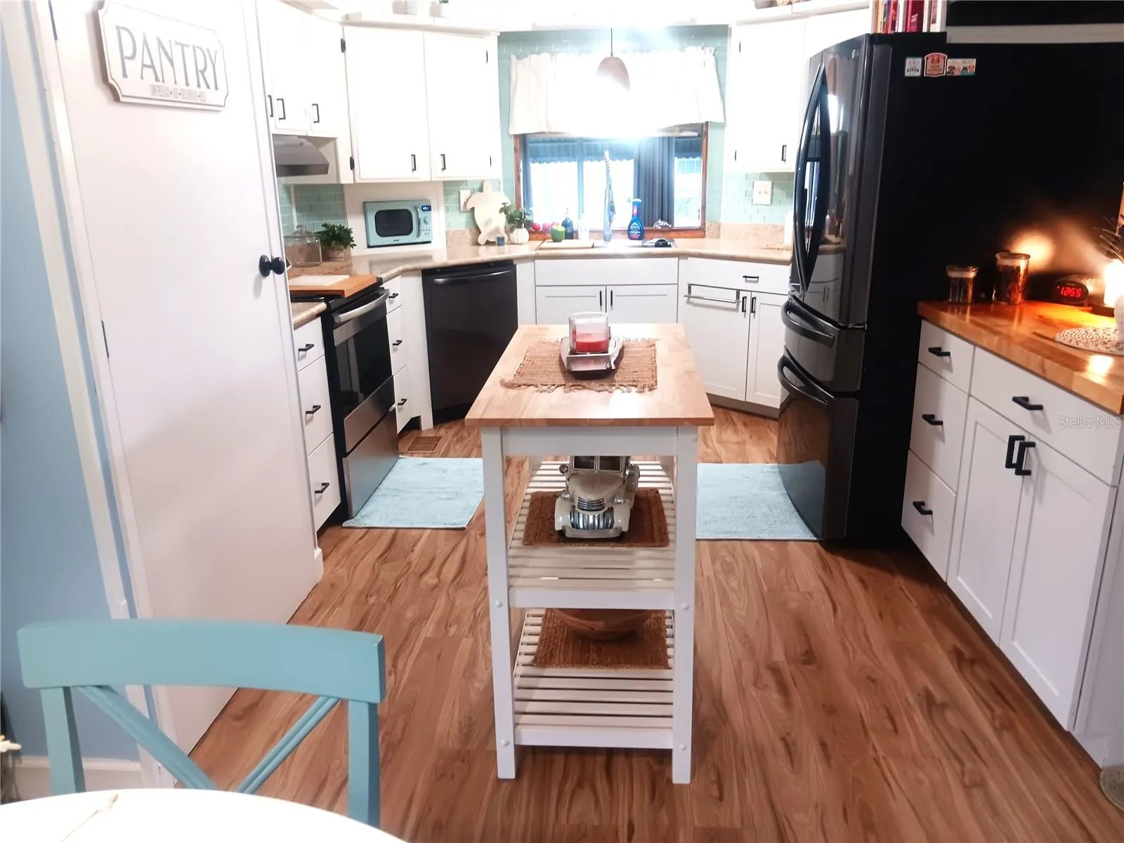 238 PALM AIR DR