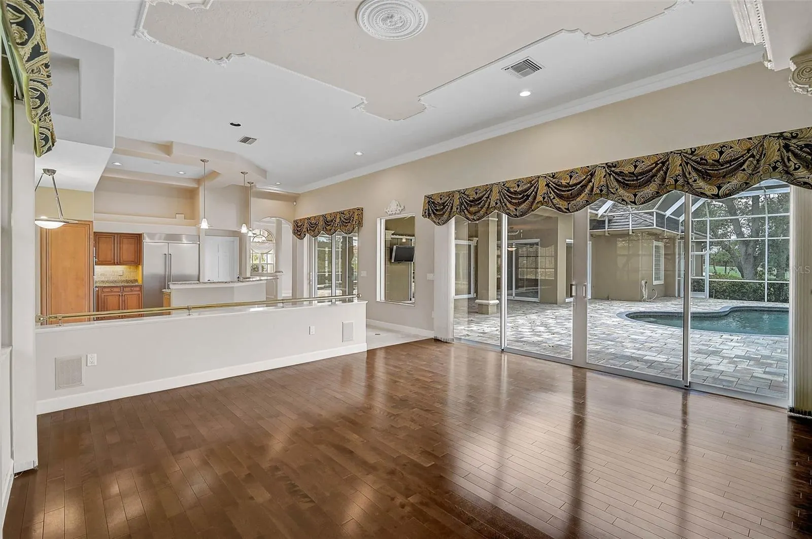 852 MACEWEN DR