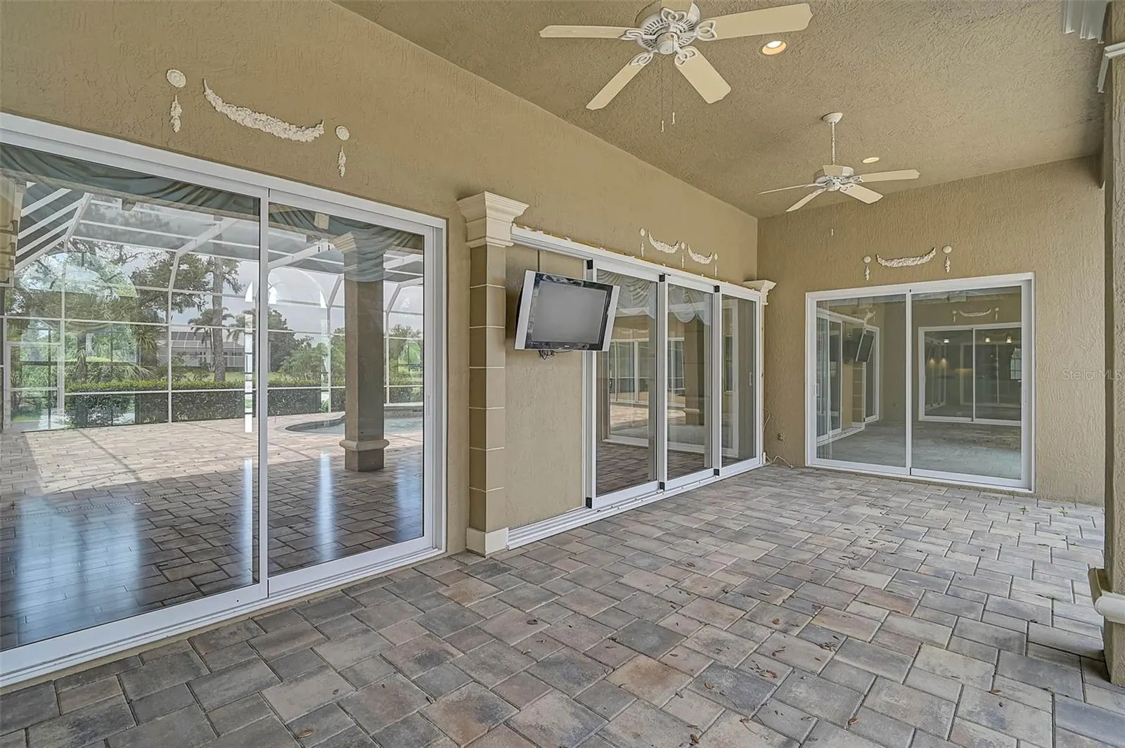 852 MACEWEN DR