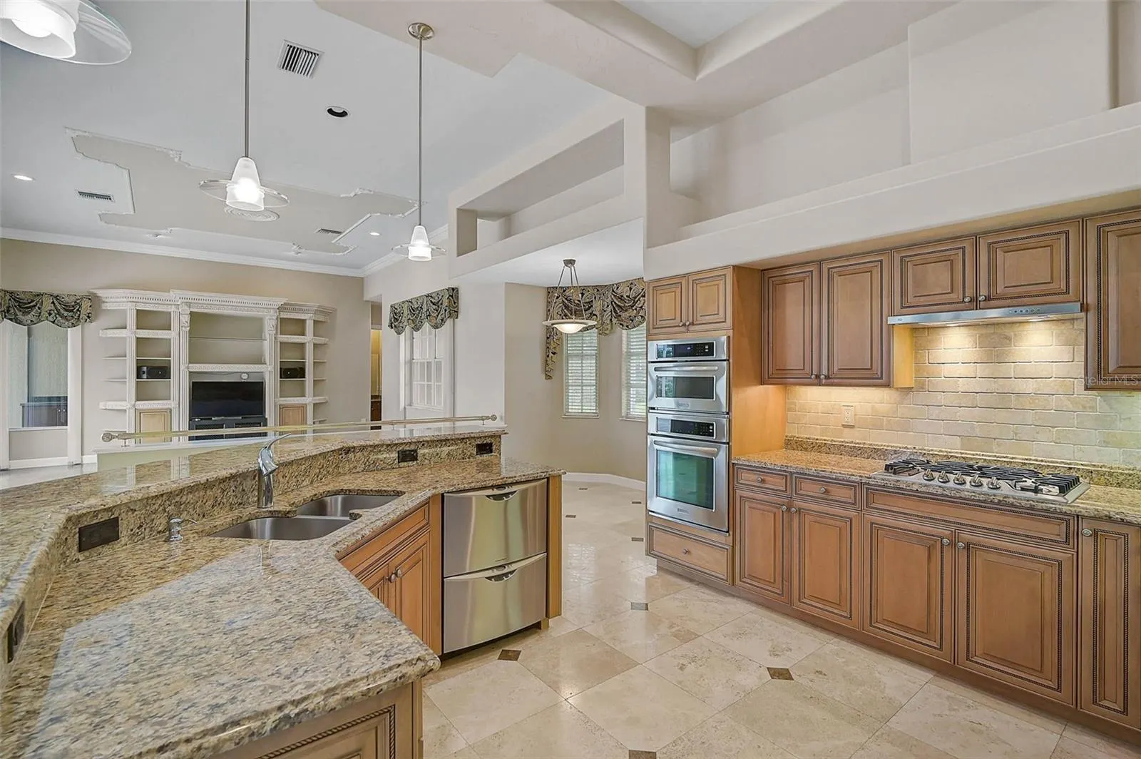852 MACEWEN DR