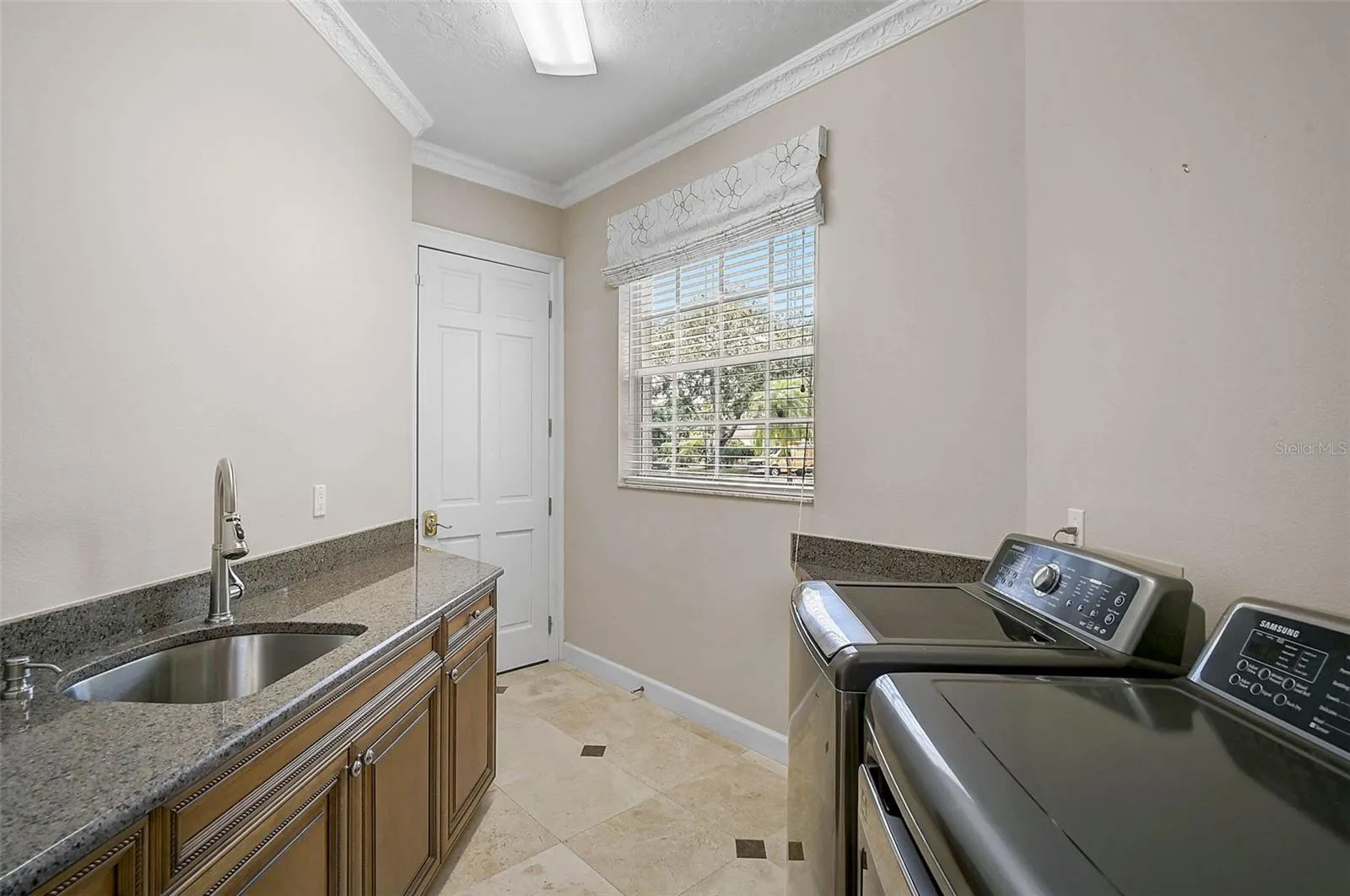 852 MACEWEN DR