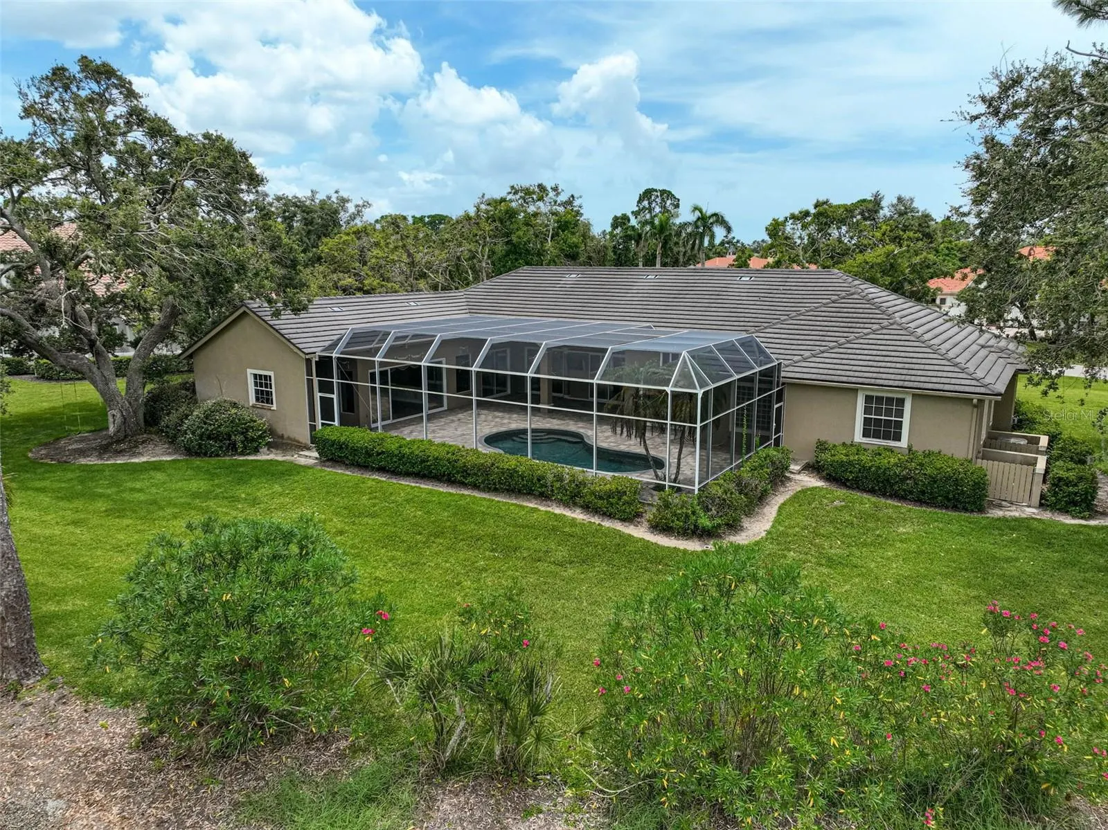 852 MACEWEN DR