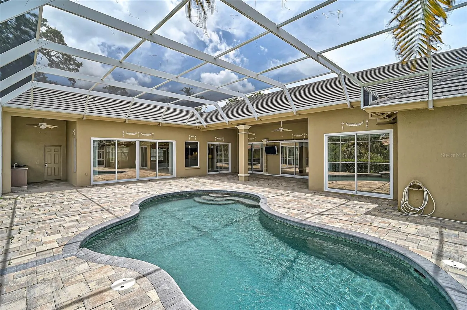 852 MACEWEN DR