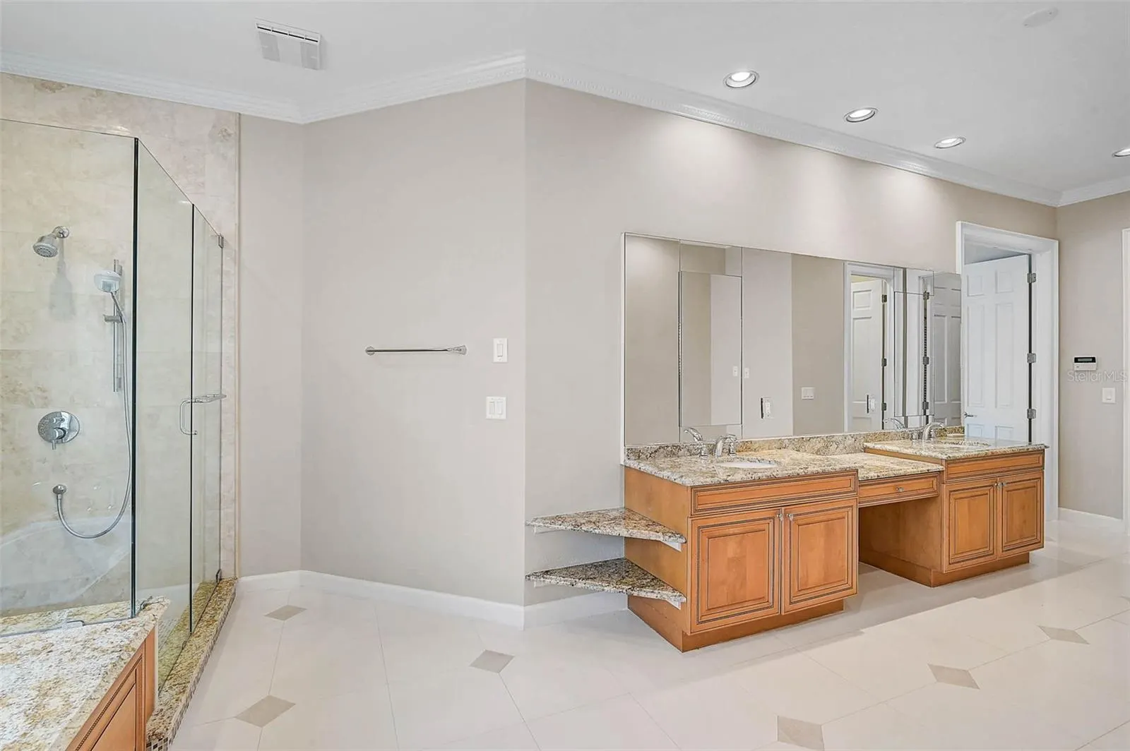 852 MACEWEN DR
