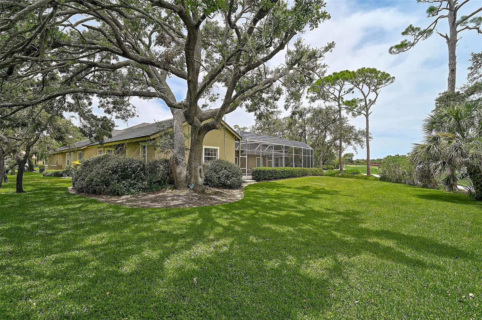 852 MACEWEN DR