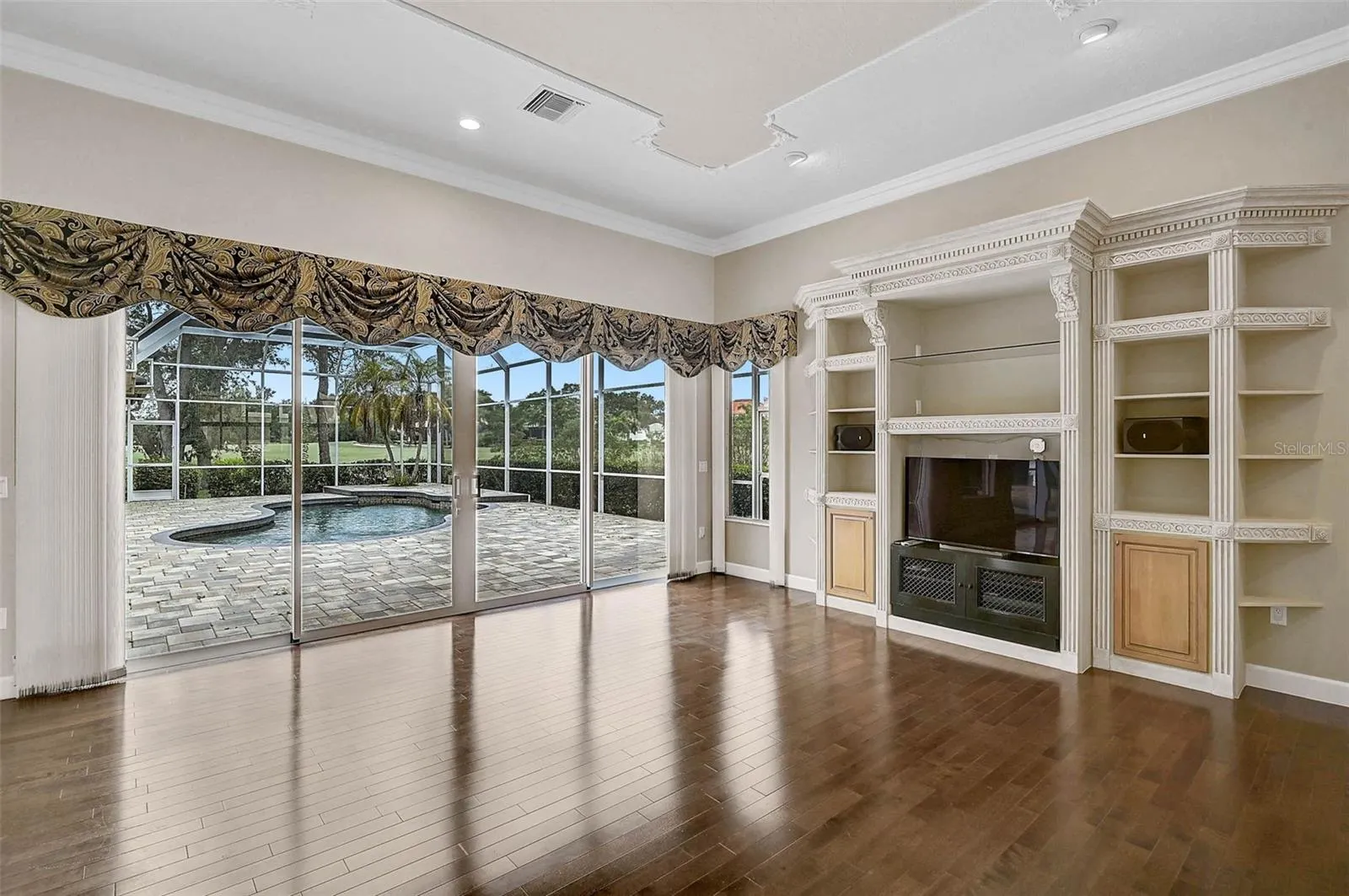 852 MACEWEN DR
