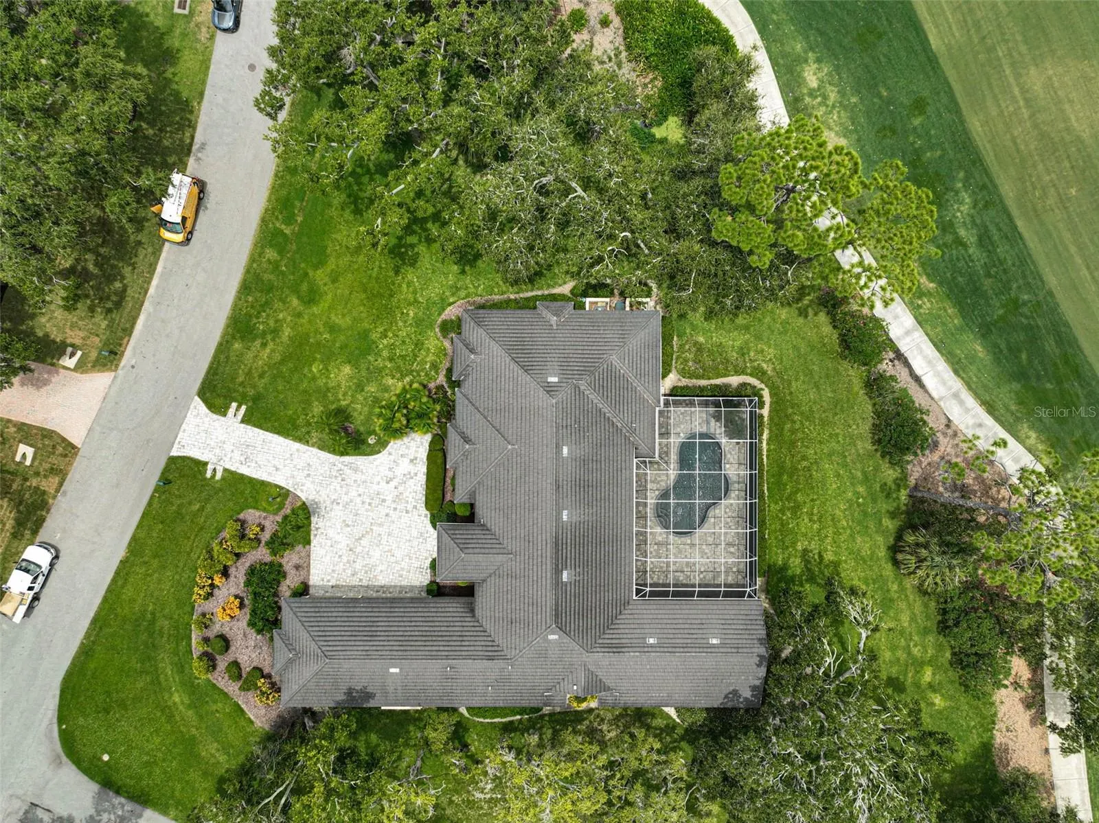 852 MACEWEN DR