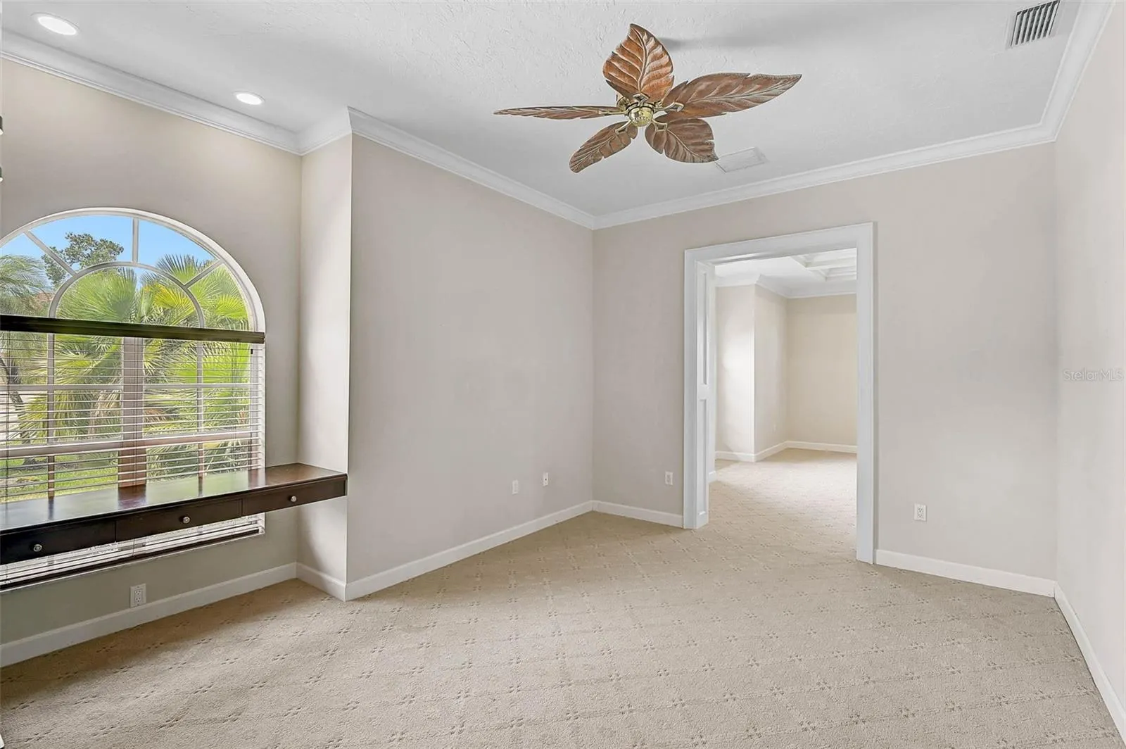 852 MACEWEN DR