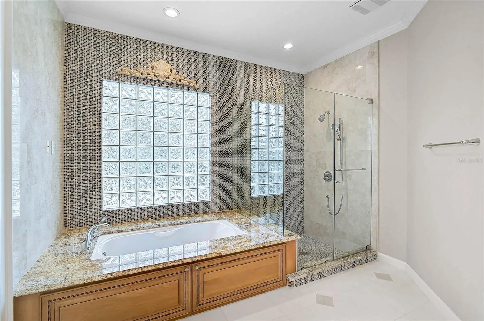 852 MACEWEN DR