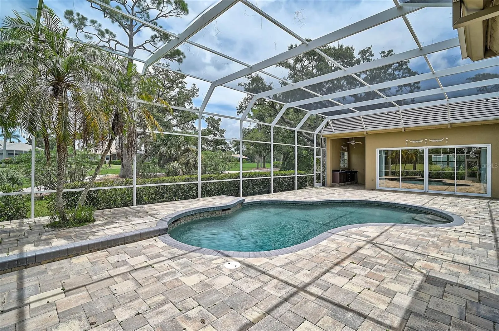 852 MACEWEN DR