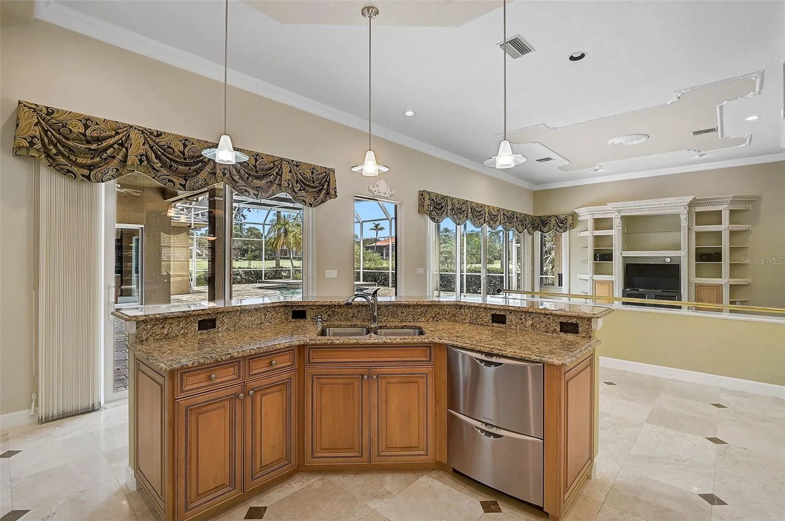 852 MACEWEN DR