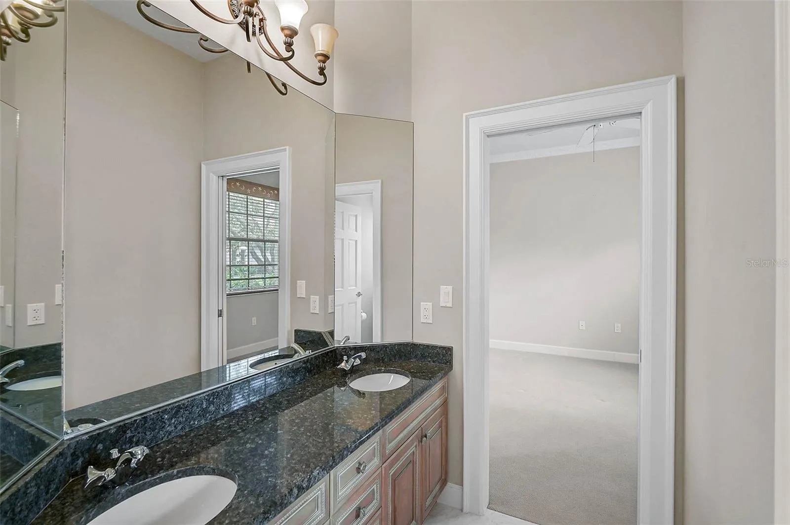 852 MACEWEN DR