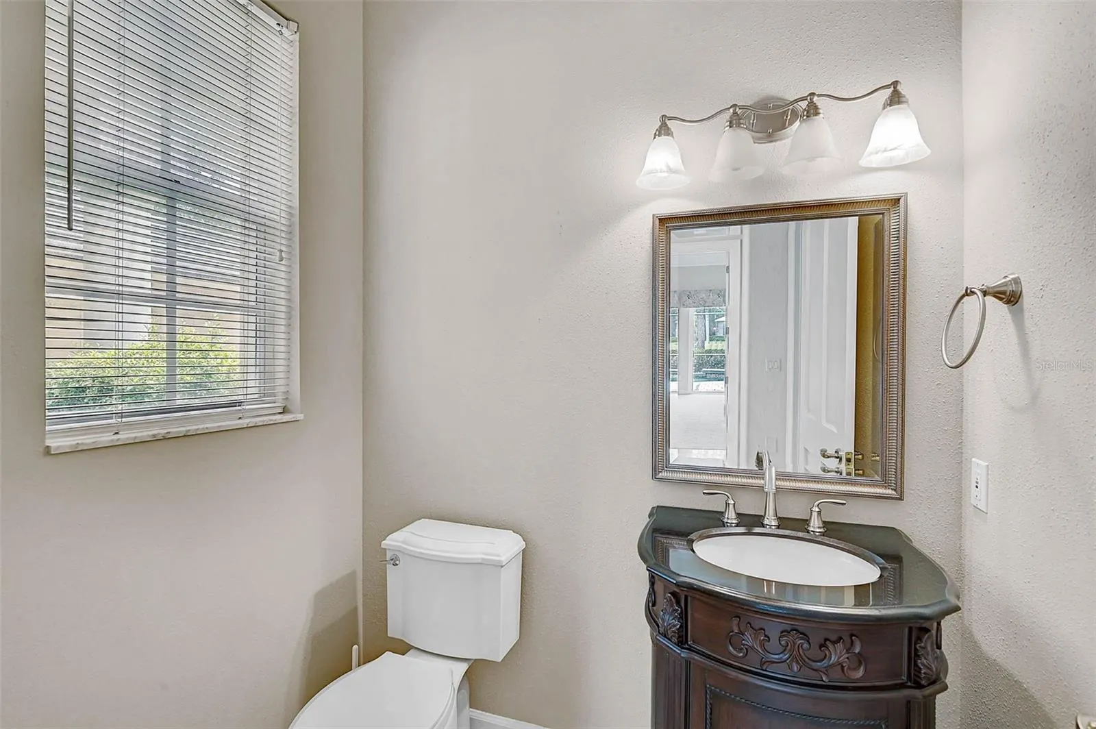 852 MACEWEN DR