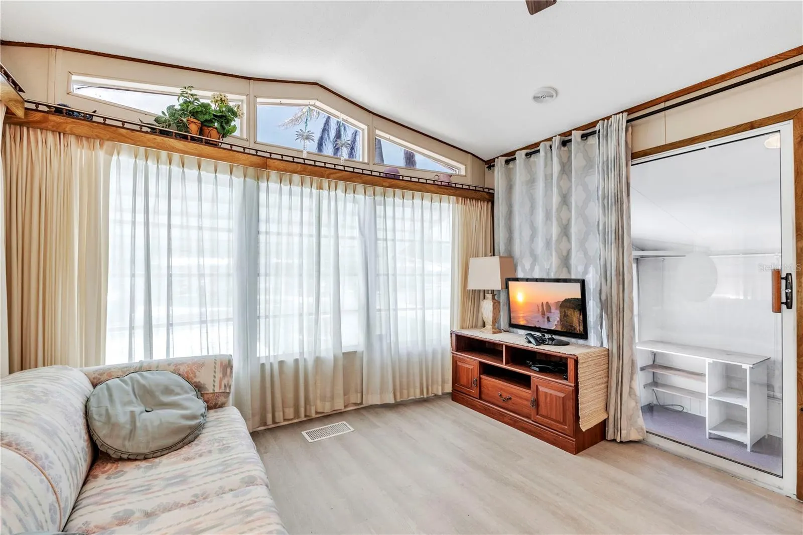 129 BROOKSHIRE DR