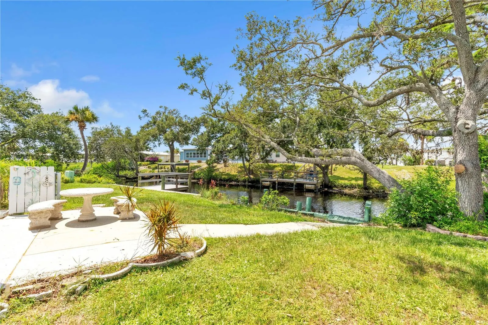 129 BROOKSHIRE DR