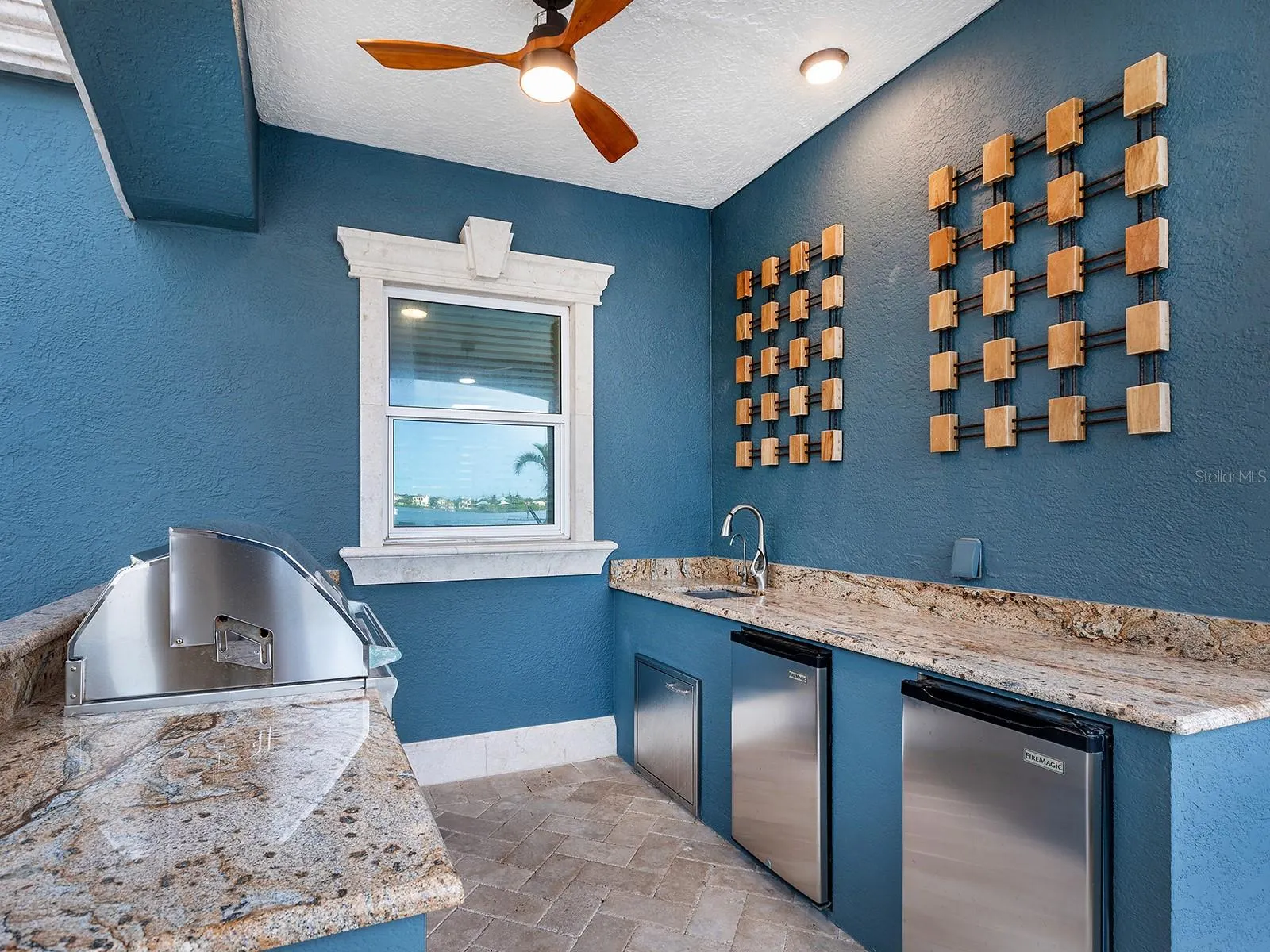 144 N CASEY KEY RD