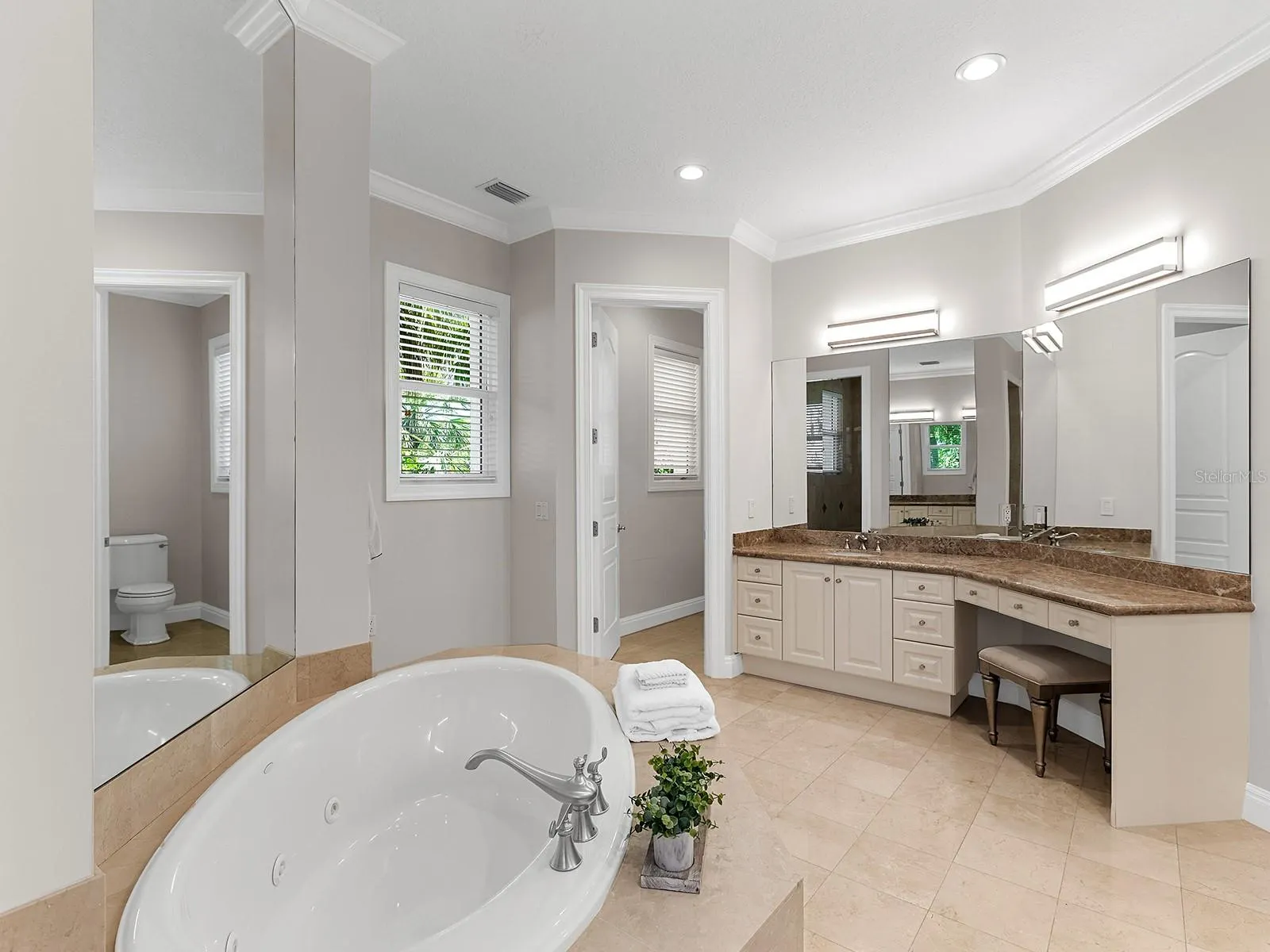 144 N CASEY KEY RD