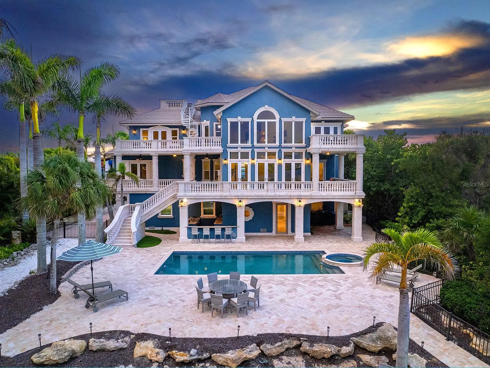 144 N CASEY KEY RD