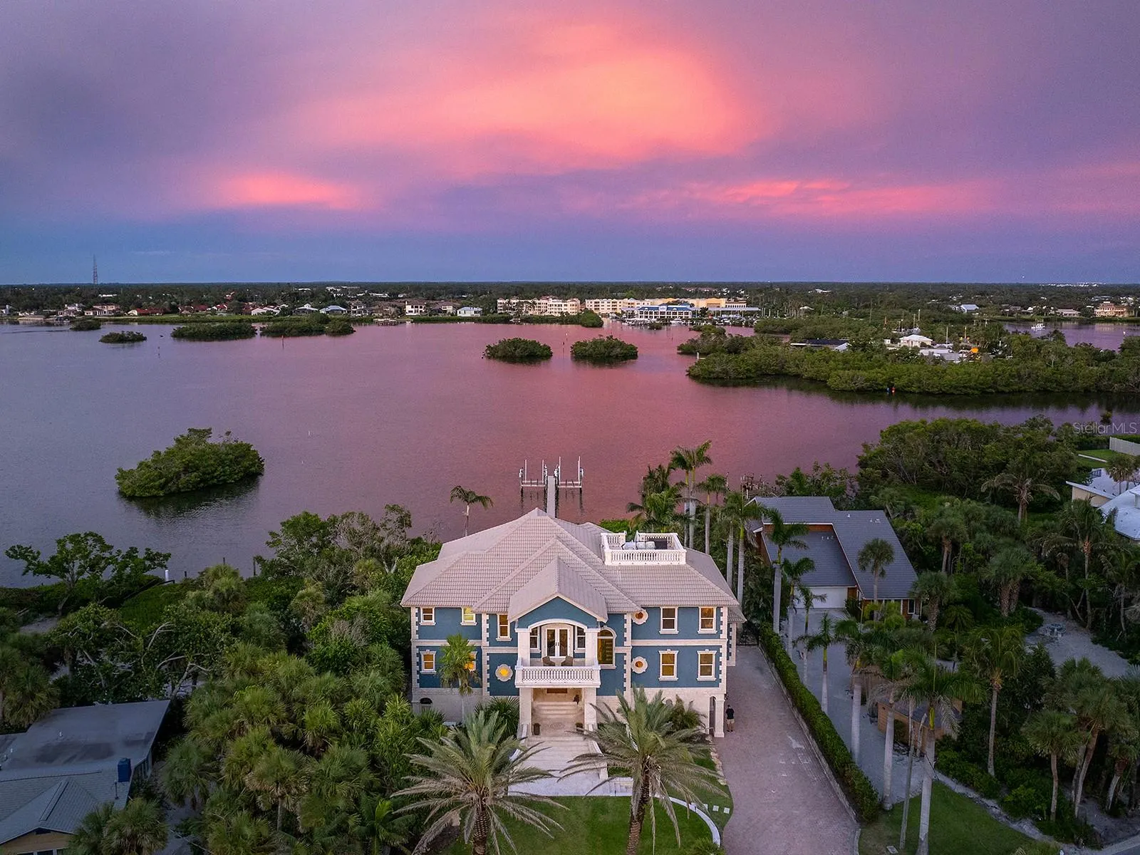 144 N CASEY KEY RD