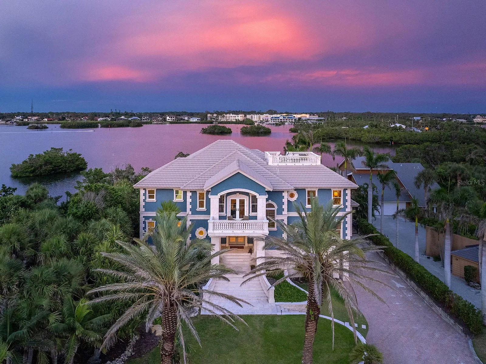 144 N CASEY KEY RD