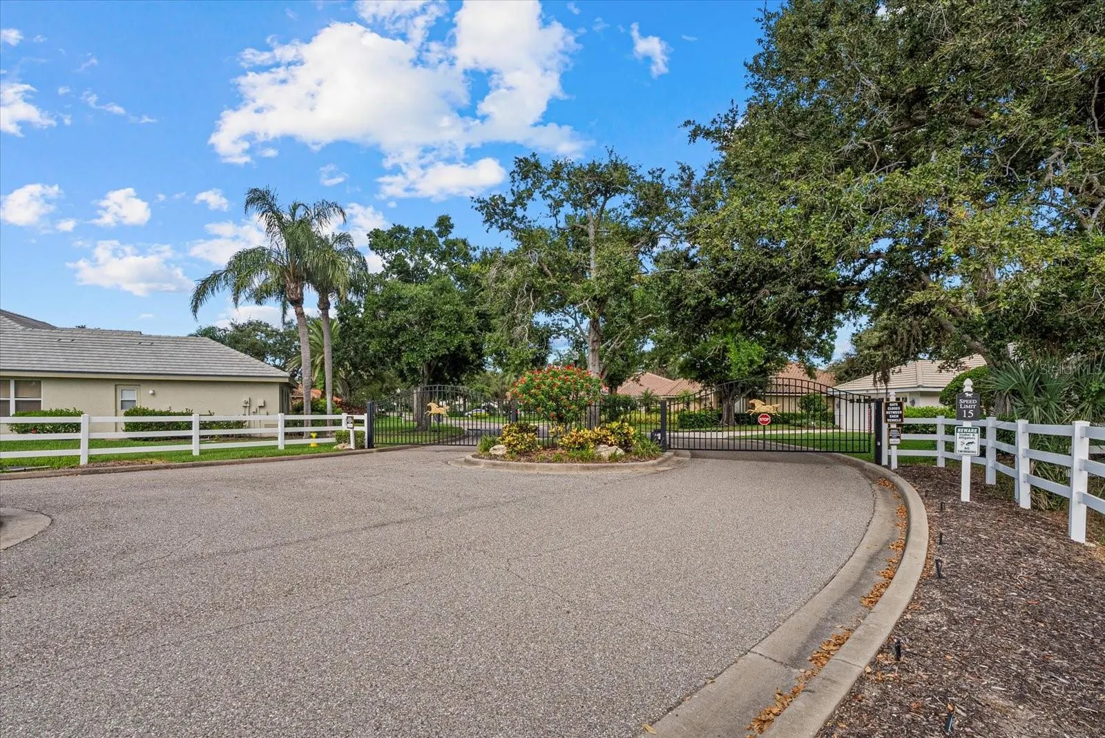 783 BRIDLE OAKS DR