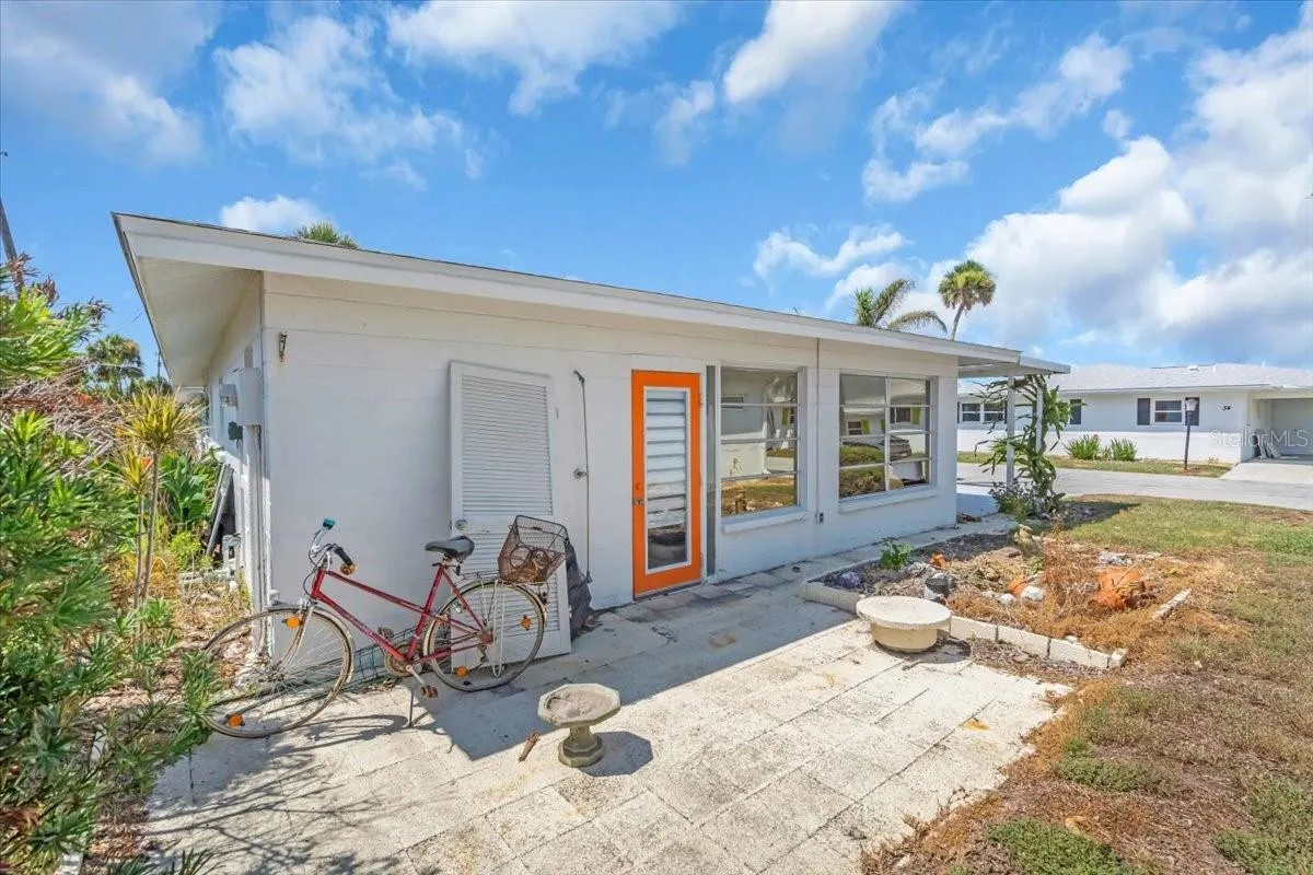 1977 BEACH RD #60, #60