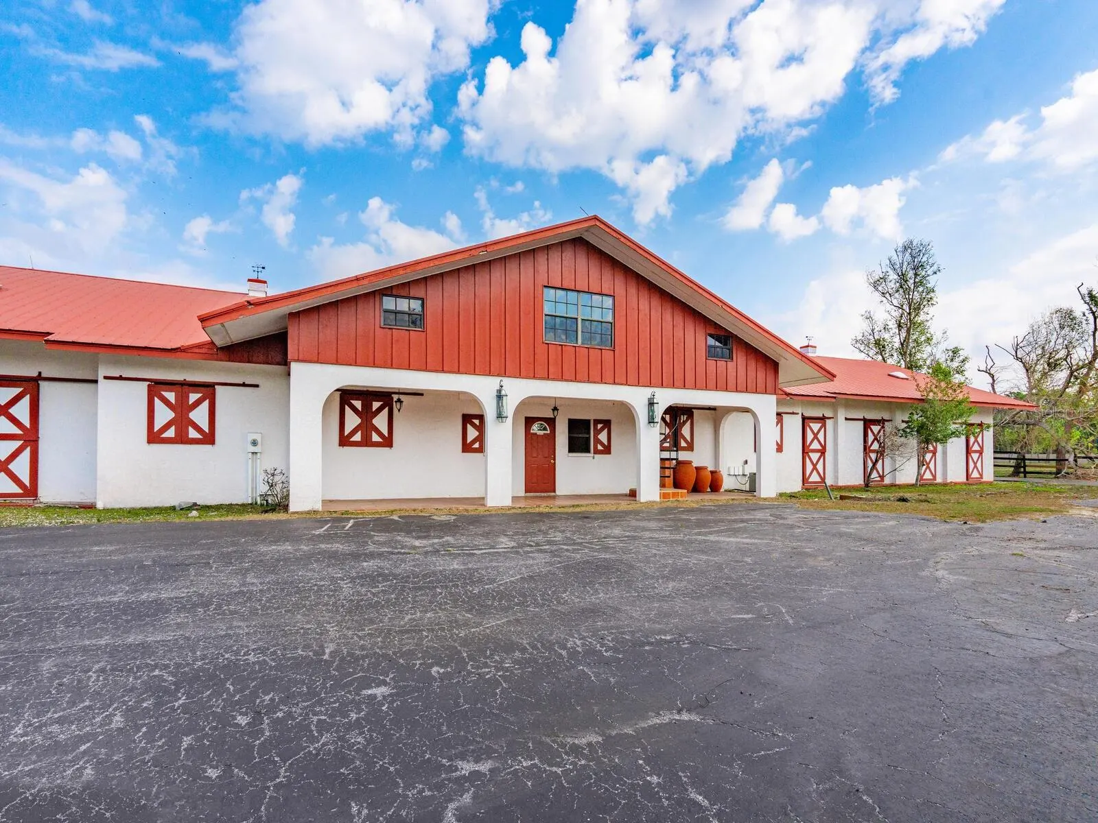 600 N JACKSON RD