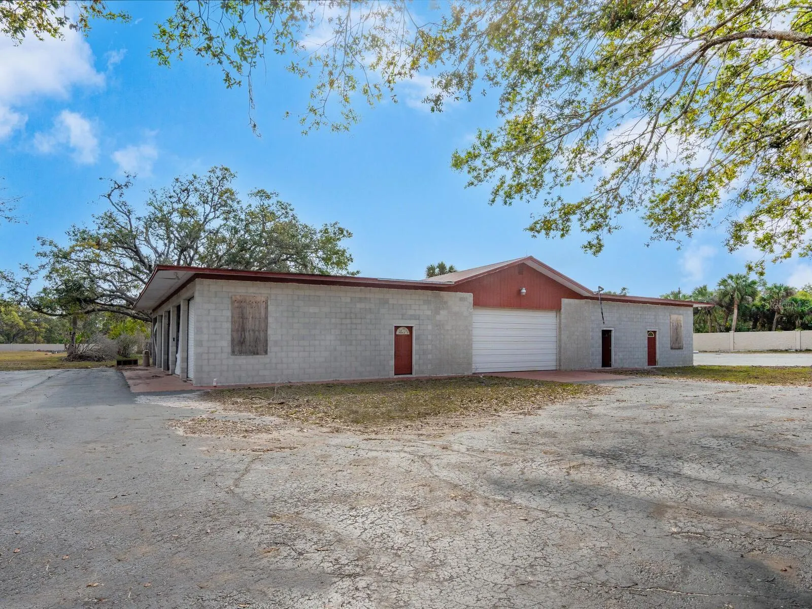 600 N JACKSON RD
